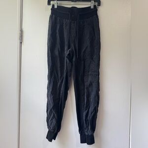 Quince Utility Vintage Wash Lyocell Jogger Black